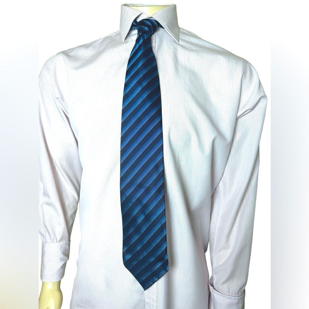 Burberry of London Like New Necktie 100% Silk Striped in 3 Shades of Blue